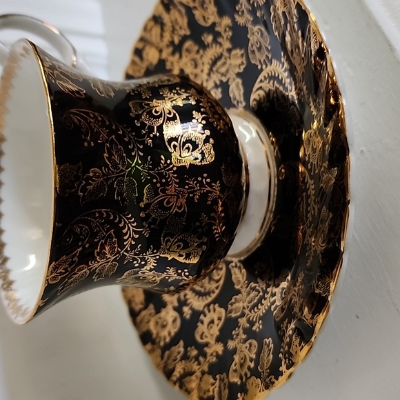 Elizabethan Staffordshire teacup and saucer, Fine Bone China Made in England - Picture 6 of 7